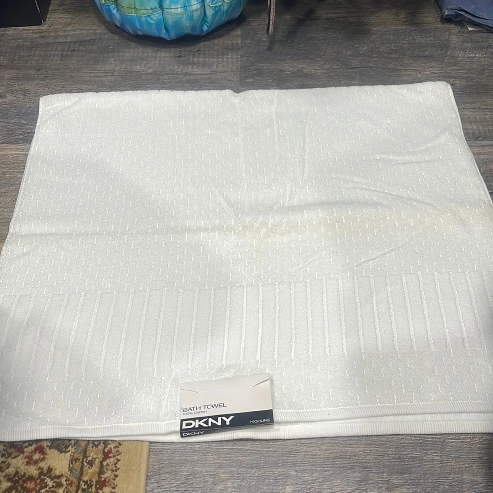 DKNY- Bath towel